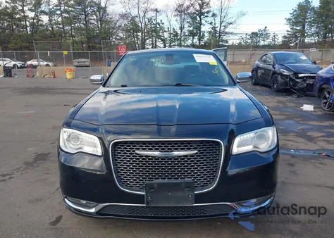 2017 Chrysler 300C z USA, uszkodzony, nr VIN 2C3CCAEG4HH662899